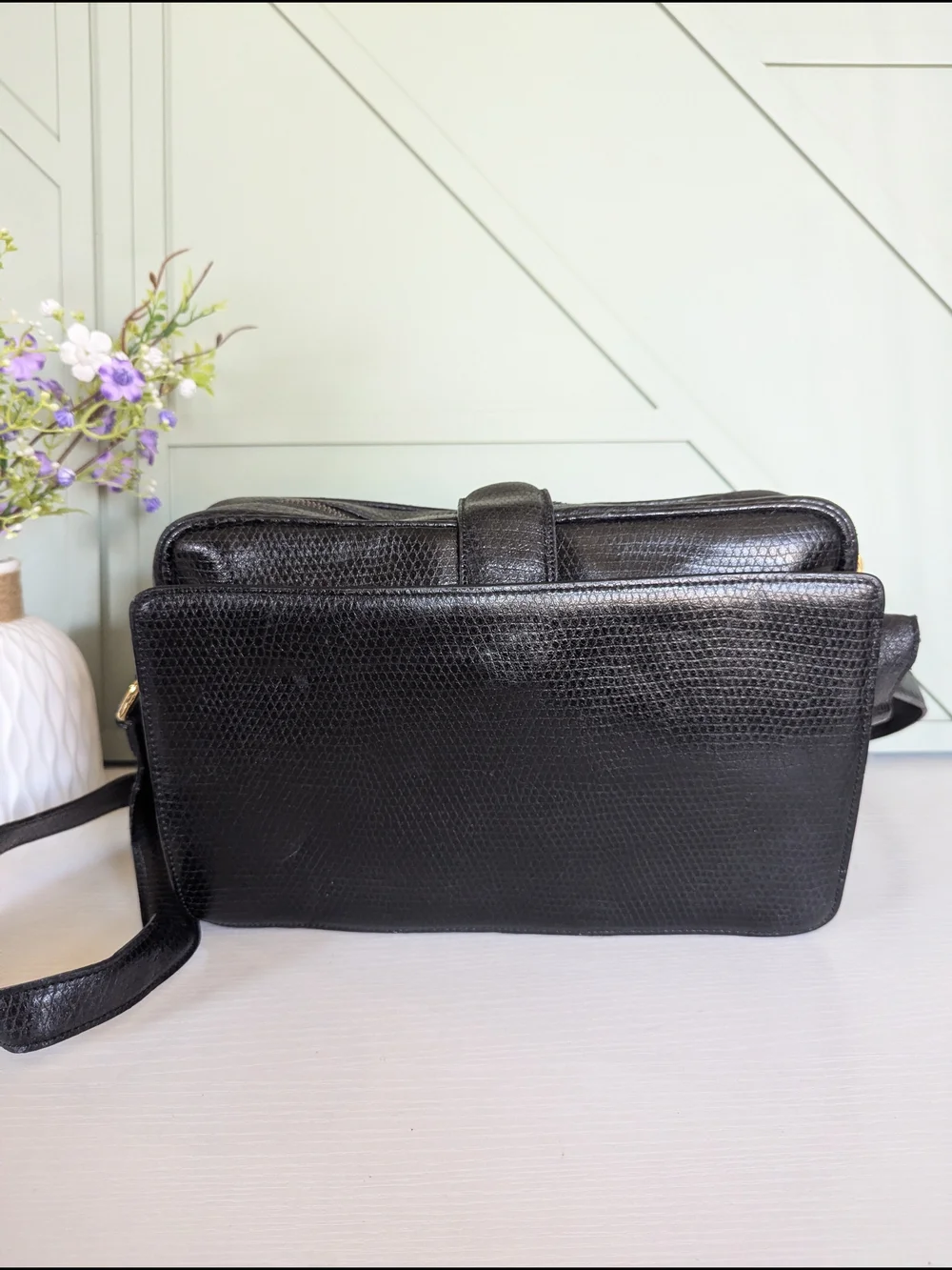 Vintage Fendi crossbody/shoulder bag from aroundthe 1970s or 1980s. It feature